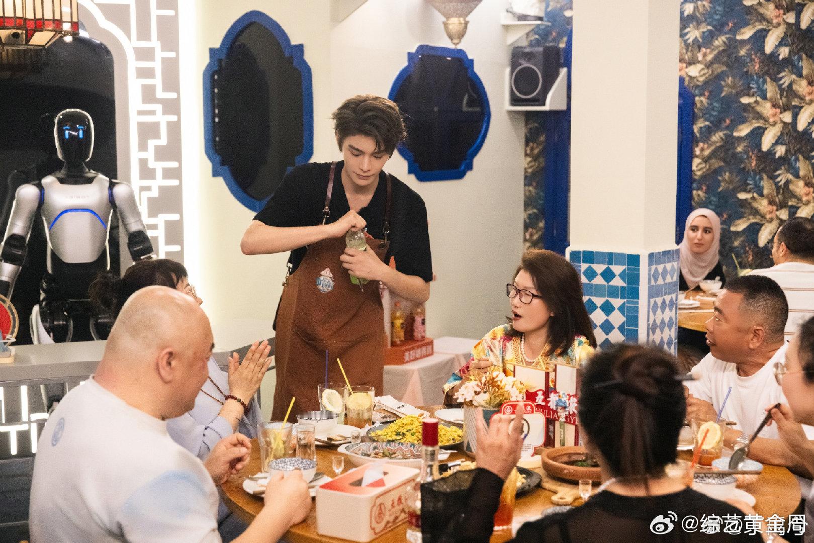 丁禹兮中餐厅后厨歌手已上线跟着中餐厅走进非洲中餐厅 谁还没听说丁禹兮在中餐厅当起