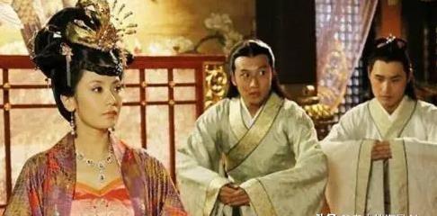 公元698年，太平公主在一个夜晚宠幸了四名男子。第二天清早，丫鬟们低着头去整理房