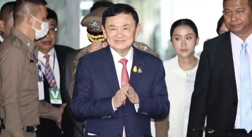 他信没有让大家失望，他搭乘私人飞机从迪拜起飞，准时飞抵泰国曼谷。

他信选择按时