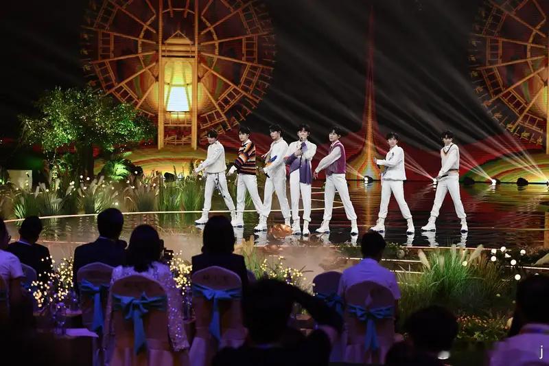 单依纯祝时代少年团大连站演出顺利 2025年7月25日和26日，时代少年团要在大
