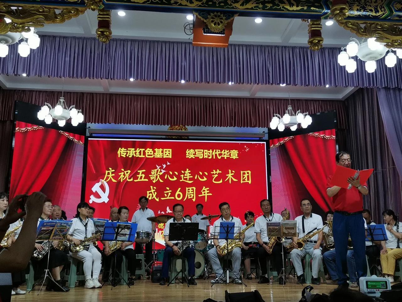 传承红色基因、续写时代华章————

庆祝五歌心连心艺术团成立六周年庆典演出在兰