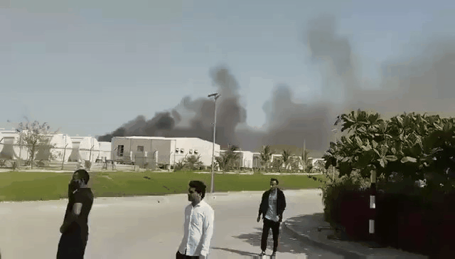 🇮🇷🇴🇲两架伊朗自杀式无人机袭击了阿曼杜库姆港。

袭击造成一人死亡。