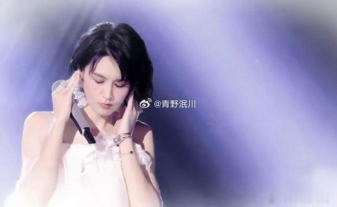 曾沛慈感谢赵兆陪熬夜浪姐直播舞台亮眼离不开赵兆深夜坚守，曾沛慈直播坦然致谢，没有