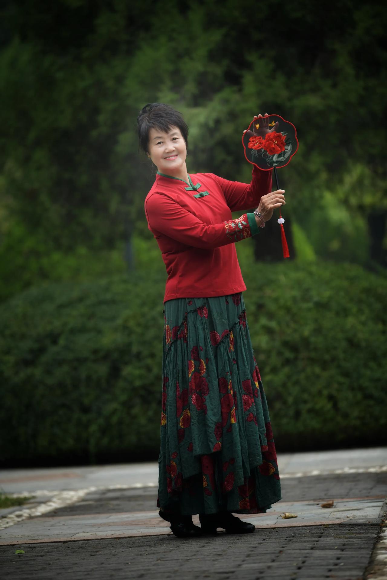 开心快乐每一天，天天有个好心情。#爱随拍的女人# #优雅的变老🍵# #相手随拍
