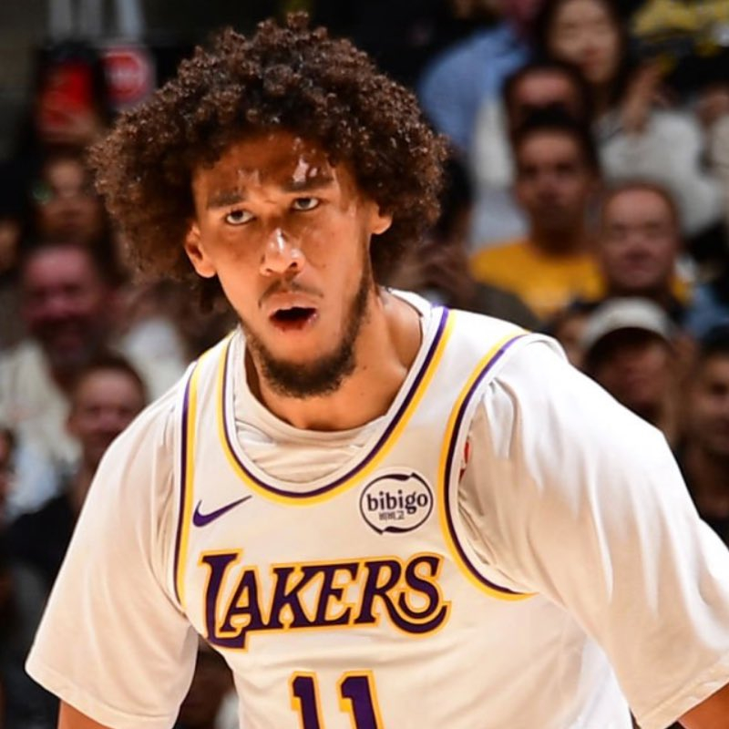 海斯我的眉未尝不浓 海斯、三分、100命中率，从来没想过这几个词会组合到一起。今