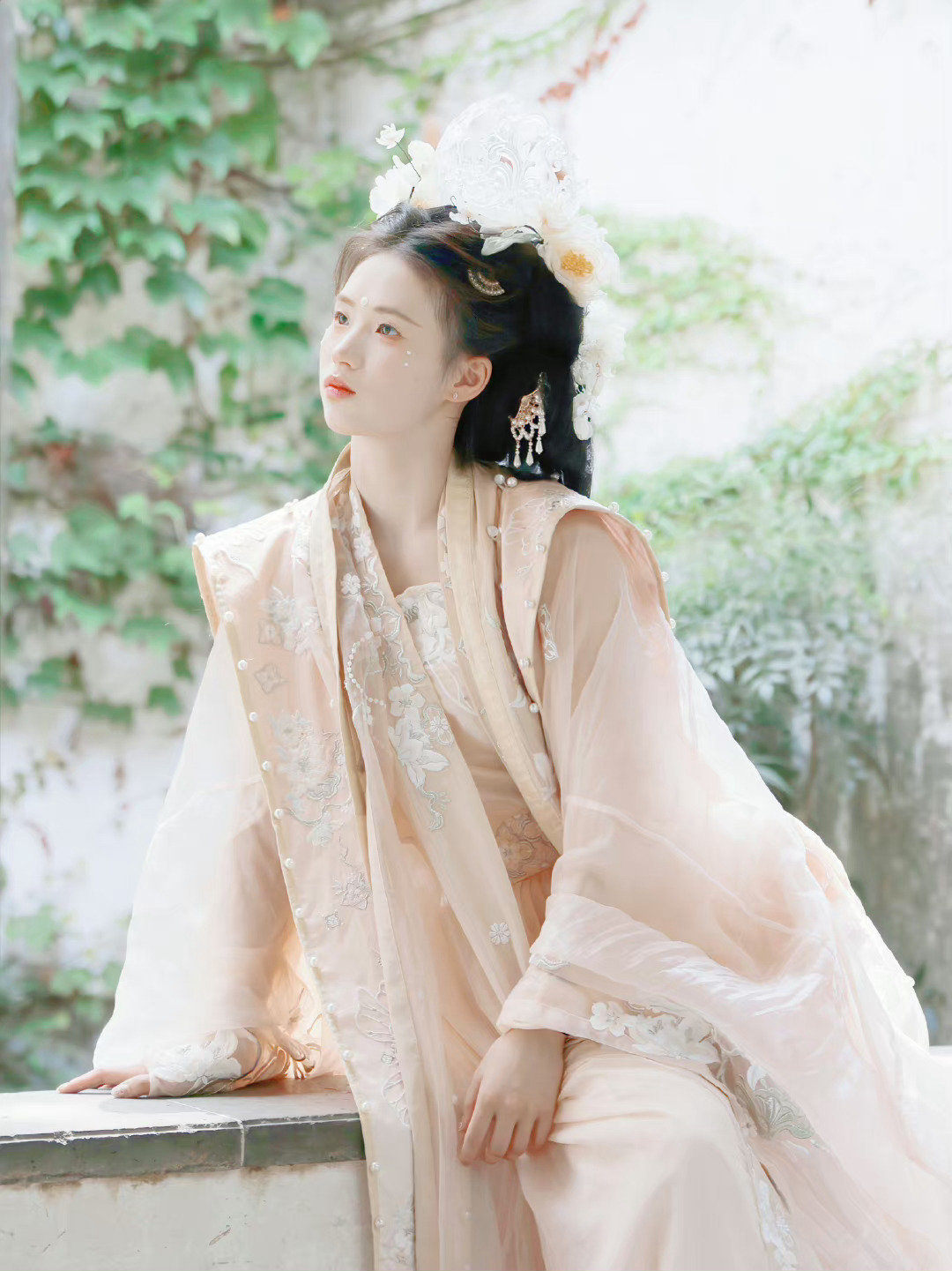 汉服乐乐已上线，大家一起共赏美丽的陈芋汐[哇]#陈芋汐穿汉服介绍上海# ​​​