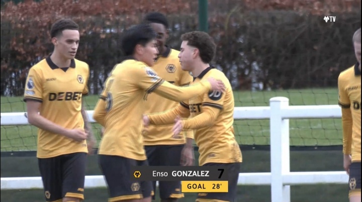 狼队U21再进一球3-1领先，恩索·冈萨雷斯角球后点头球破门