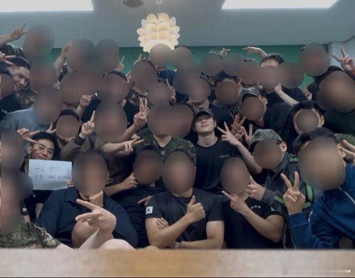 郑在玹凭什么不给金廷祐签名，耍大牌吗 