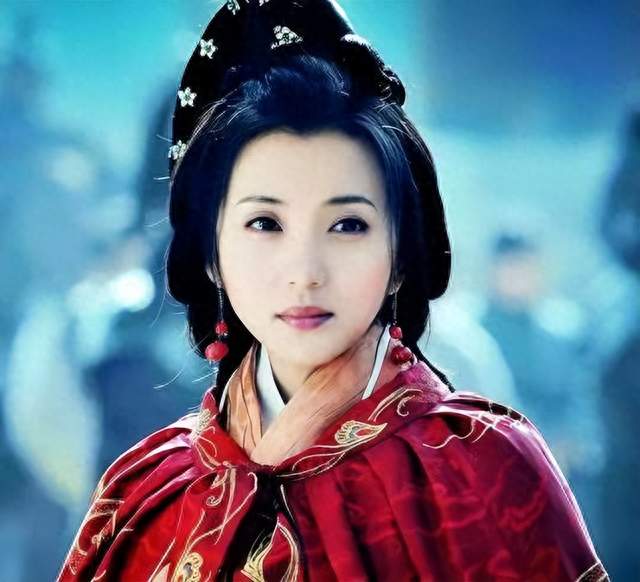 年轻时是美的教科书，老了却丑得千姿百态，这6位女神越活越走样