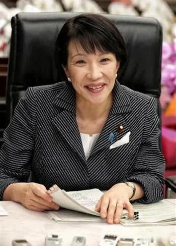 极右翼政客：“女版安倍”高市早苗或成地区麻烦制造者。
2025年10月4日，日本