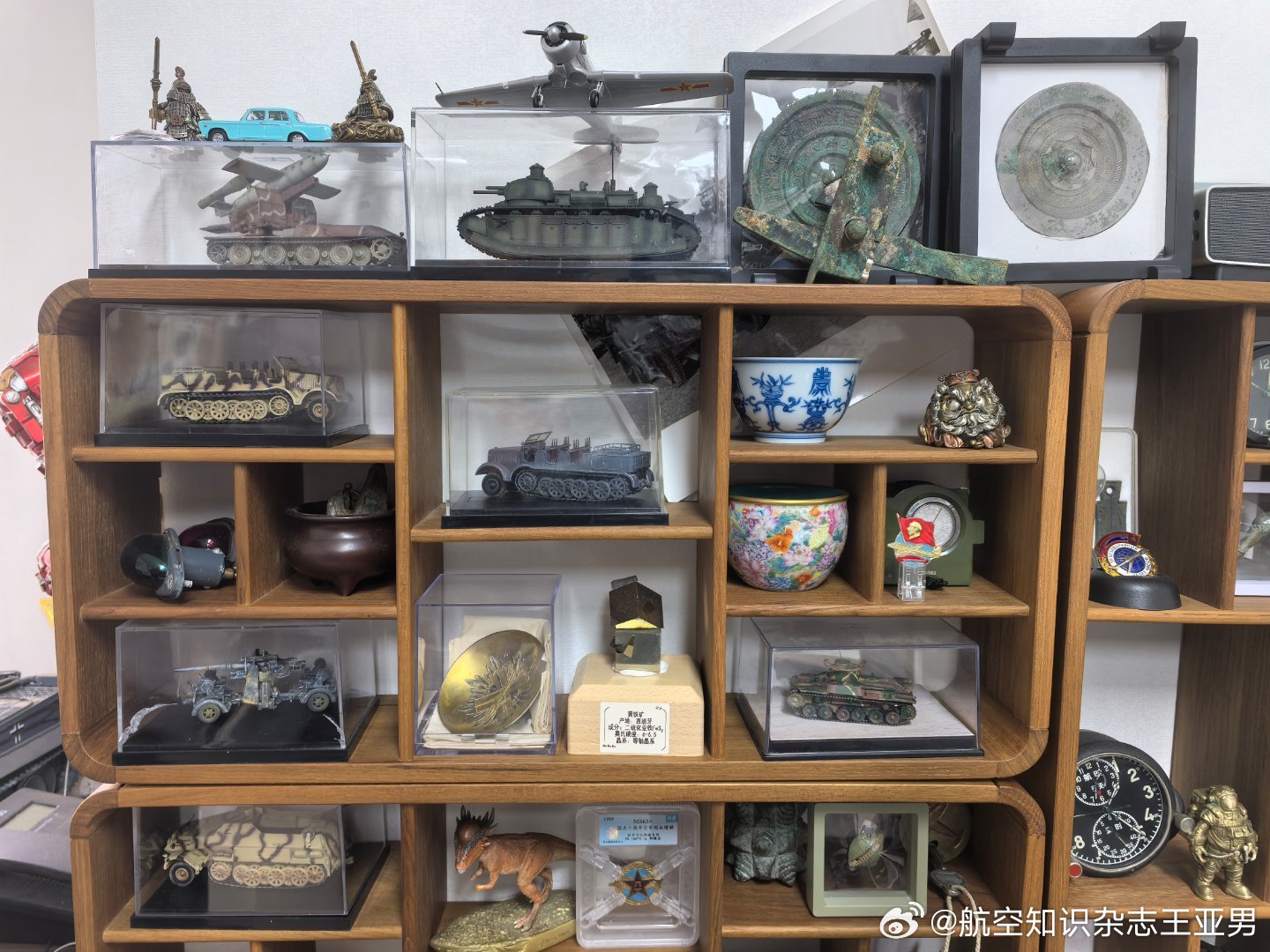 这一堆杂物破烂的好处就是，能让你的灵魂偶尔有个发呆的地方～～～～ 