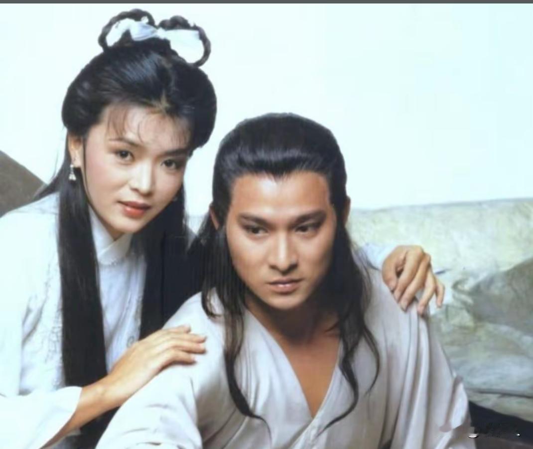 小时候经常看刘德华版的《神雕侠侣》，只有刘德华演的出那种狂和痴。陈玉莲应该是扮演