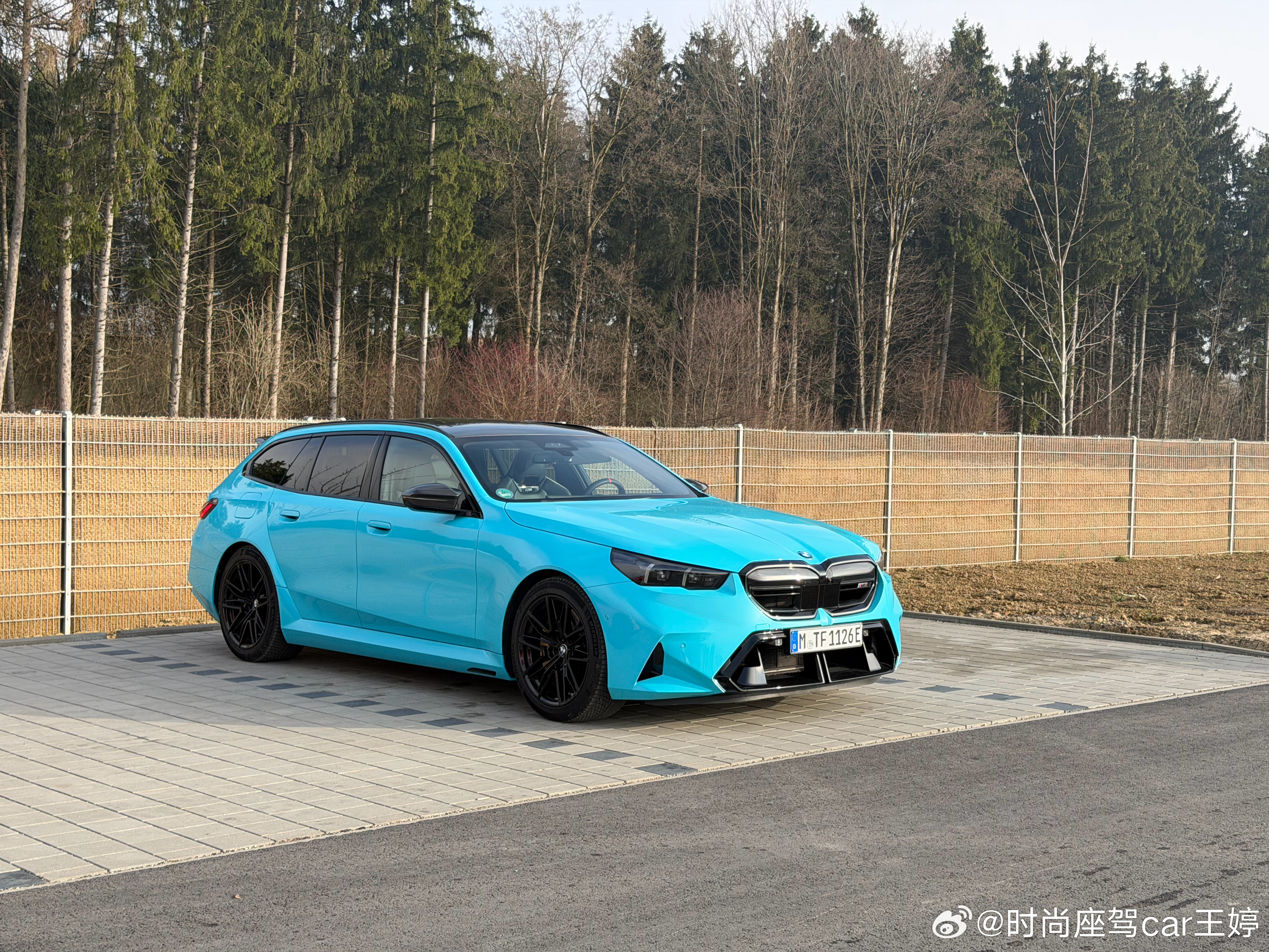 有幸作为全球第一批来AREA M培训的媒体，学习了一天，和大家一起领了个证我与汽