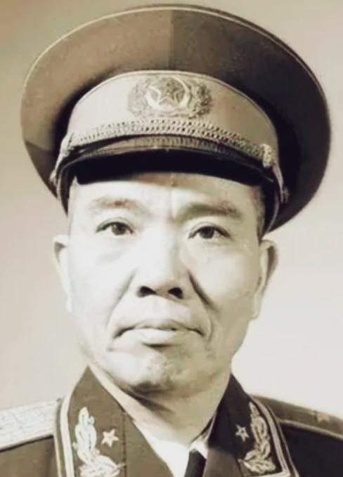 1950年开国中将当众拍桌怒吼！红34师全师殉国，全军只剩他一名团级干部。

主