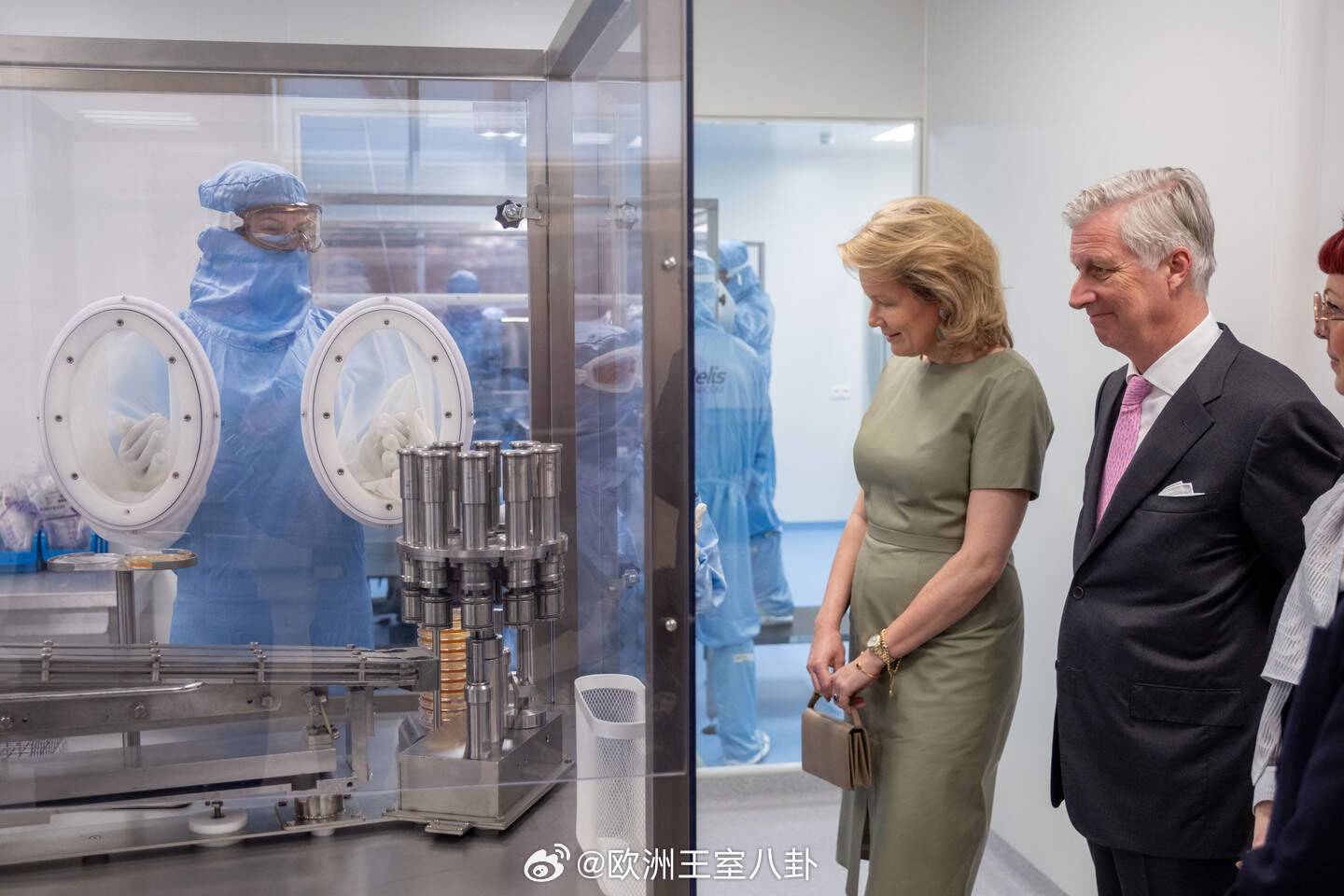 3.10 比利时国王菲利普和王后玛蒂尔德访问安特卫普省，玛蒂尔德穿的natan 