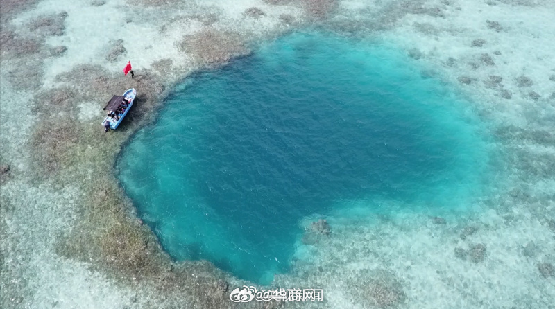 #我国管辖海域已发现2个蓝洞#【转发！#黄岩岛海域发现蓝洞#】#我国发现世界罕见