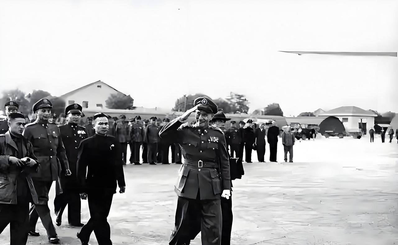 1947年7月8日傍晚，整编六十六师师长宋瑞珂带着几个团长爬上羊山。山不高，但在