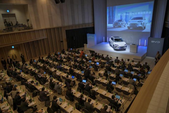 日本这波电动车补贴操作，属实有点“表面普惠，背地排他”了。

日本补贴双重标准！