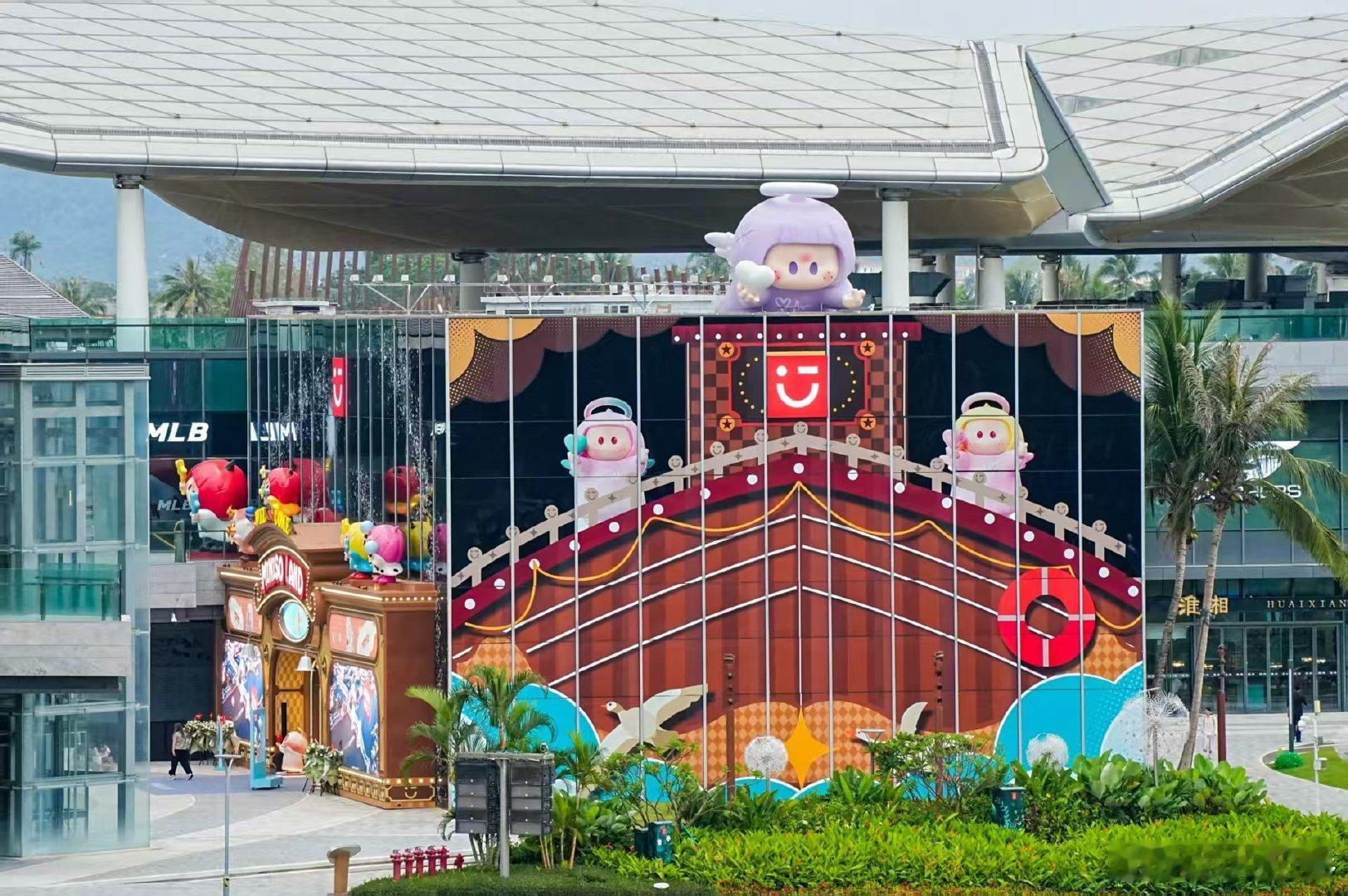 崔雨鑫在三亚续写炽热终于等到minisoland在三亚开业！崔雨鑫作为一日店长全