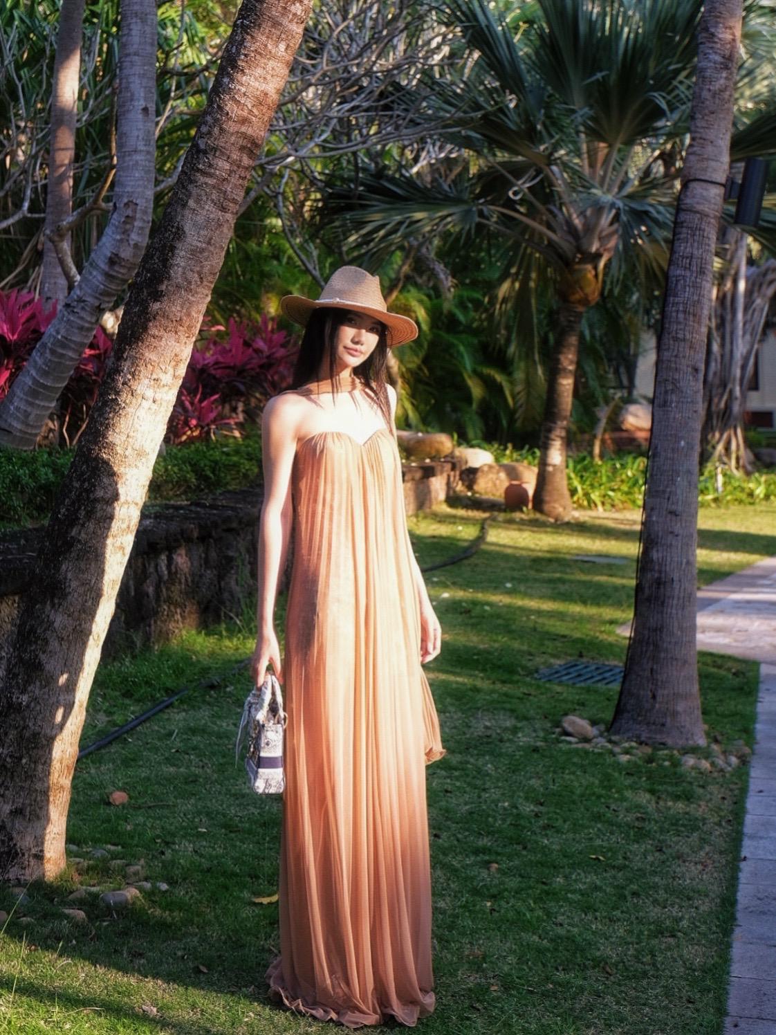 三亚🏝️｜海岛日记 这次来三亚没有做很多攻略 找了一家喜欢的酒店在里...