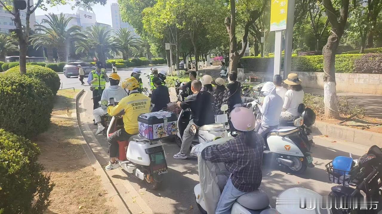 大理市公安局交管大队经开中队开展电动自行车非法改装百日攻坚整治行动，真是太有必要