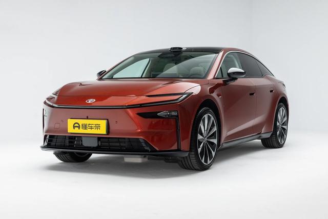 刚刷到消息，广汽丰田铂智7要在3月5号预售，3月就上市，官方说价格在30万以内。