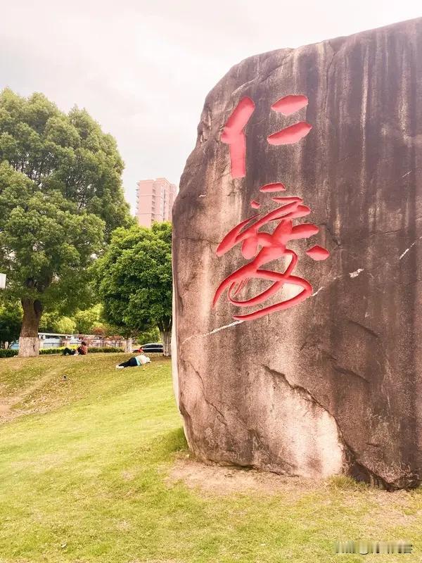 中华文化的精髓是什么? 
中华文化的精髓可太多啦。“和”的思想就很牛，“以和为贵