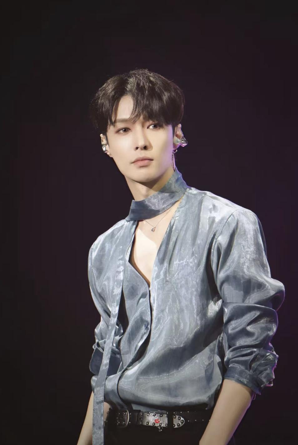 热门生热门花年度报告 呜呜呜原来本追星女2025年追星时候的喜怒哀乐早就被大数据