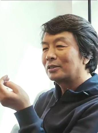 刘震云说：
提拔的，都是溜须拍马的；
表扬的，都是指鹿为马的；
重用的，都是害群
