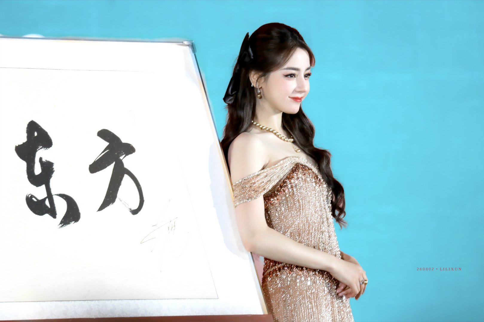 路虎卫士全驭代言人迪丽热巴 dlrb 热巴开卫士 dlrb 迪丽热巴卫蓝“我们每