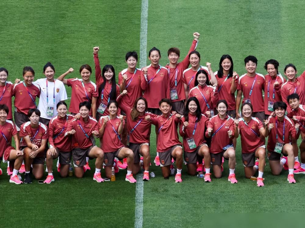 女足这亚洲杯半决赛，又栽在澳大利亚手里了，1-2。说实话，这结果不新鲜，毕竟对上