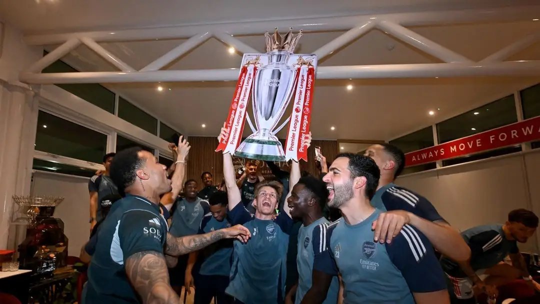 曝阿森纳将换主场球衣捧杯据 football.london 消息，阿森纳将在英超