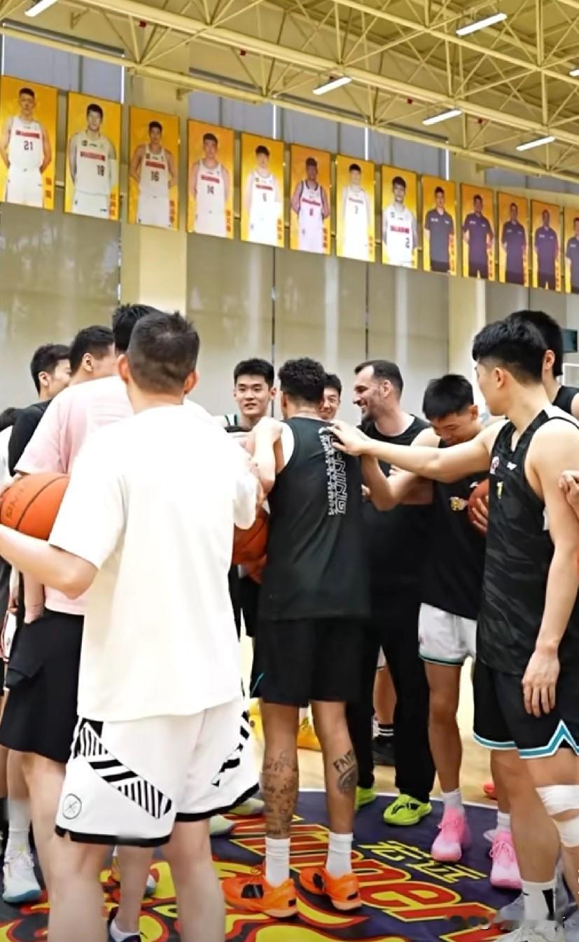 广东男篮知恩图报！
近期，广东男篮表示4月18号晚上要举办答谢球迷夜！不少球迷看