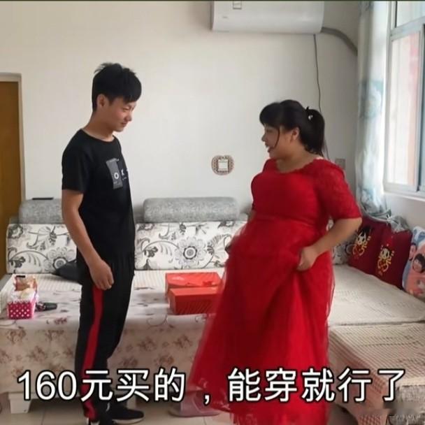 有人说丹丹是“未婚先孕”，开始还真不相信，以为是有人故意抹黑丹丹。

当看到这个