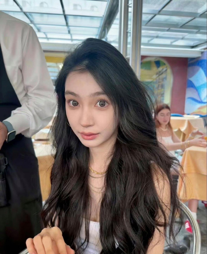 易梦玲这妆造为什么越来越像baby了[思考] ​​​