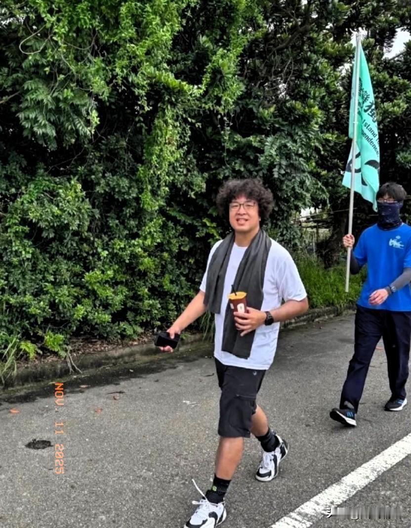 现在知道慌了？早干什么去了。如今沈伯洋他们家族别说扩大经营，就连日常周转的贷款都