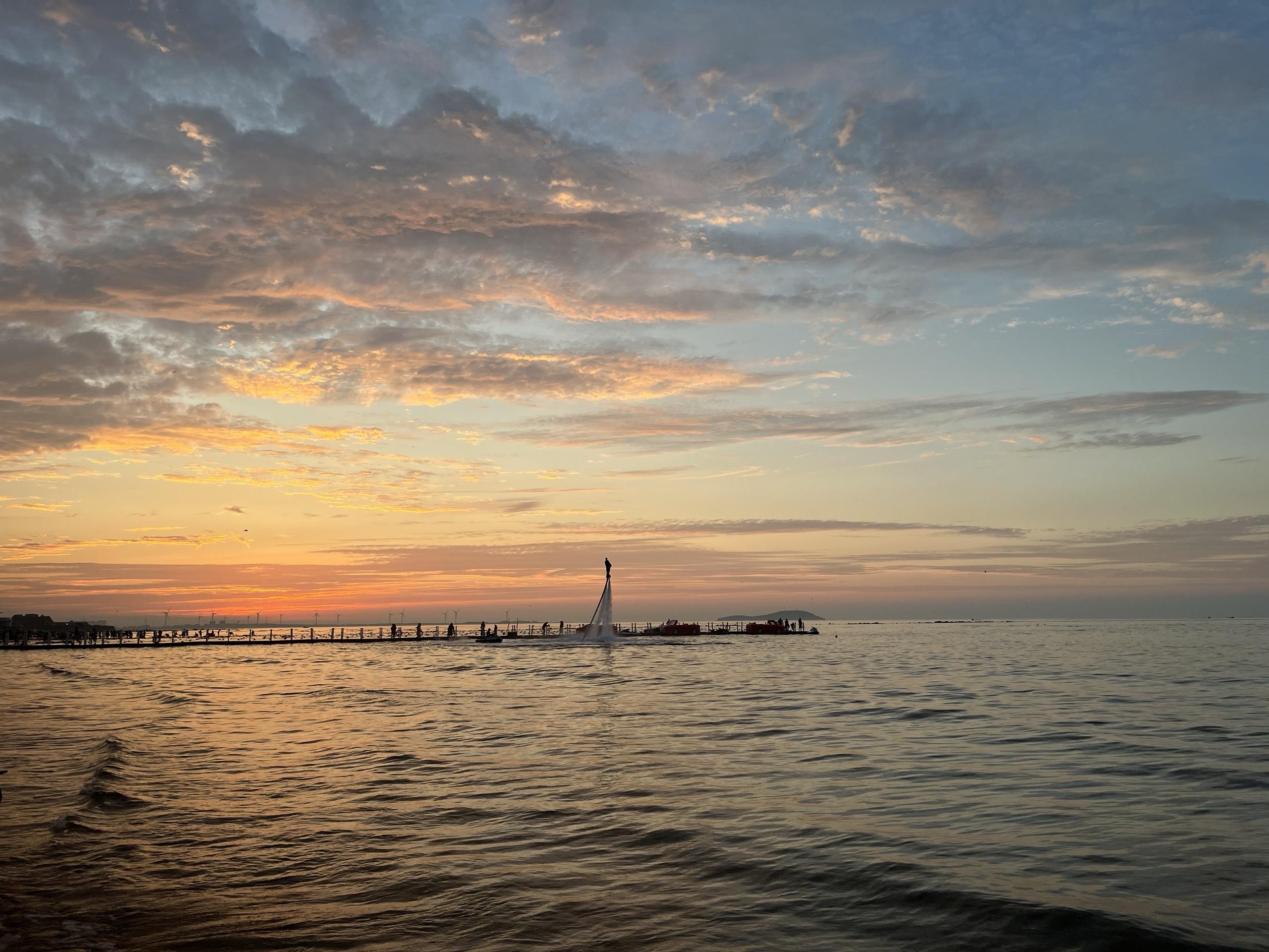 朋友，为啥你不快乐？ 因为你甚至没有勇气拥有自己的秩序 你严重丧失了...