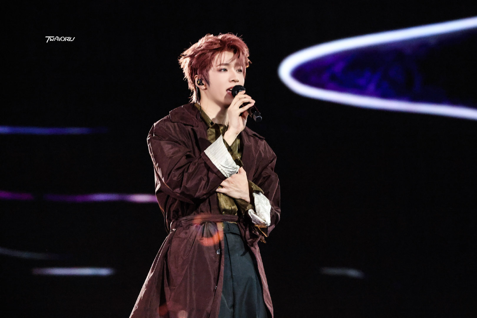 今日时代少年团演唱会 刘耀文演绎 SAINT LAURENT 2026春夏套装，