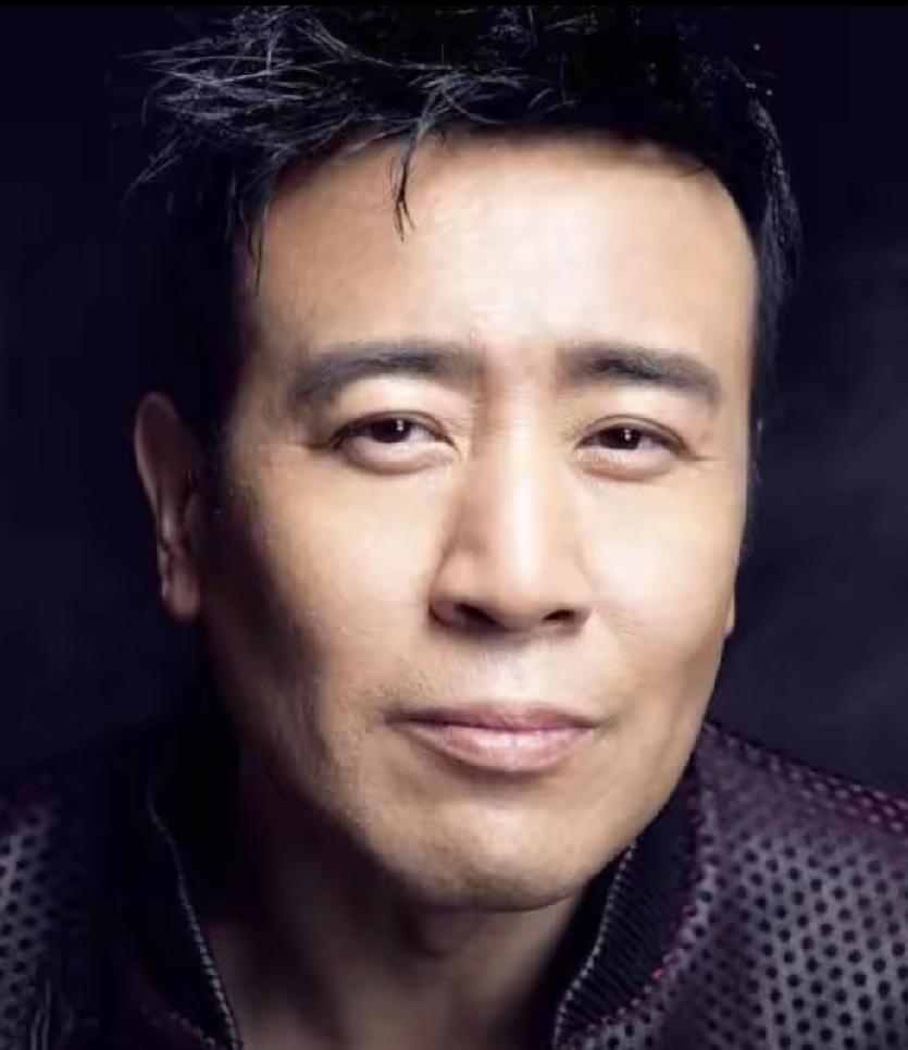 于和伟凭借其出色的演技和多样化的角色塑造，
获得了多个重要的演艺奖项。
以下是他