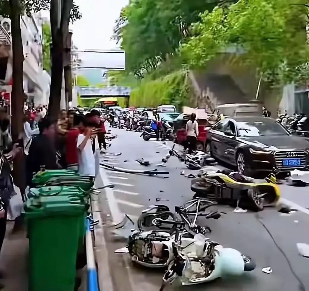 穿高跟鞋开奔驰撞飞8人，
2人遇难！她是医院主任，
丈夫是电力领导。

5月10