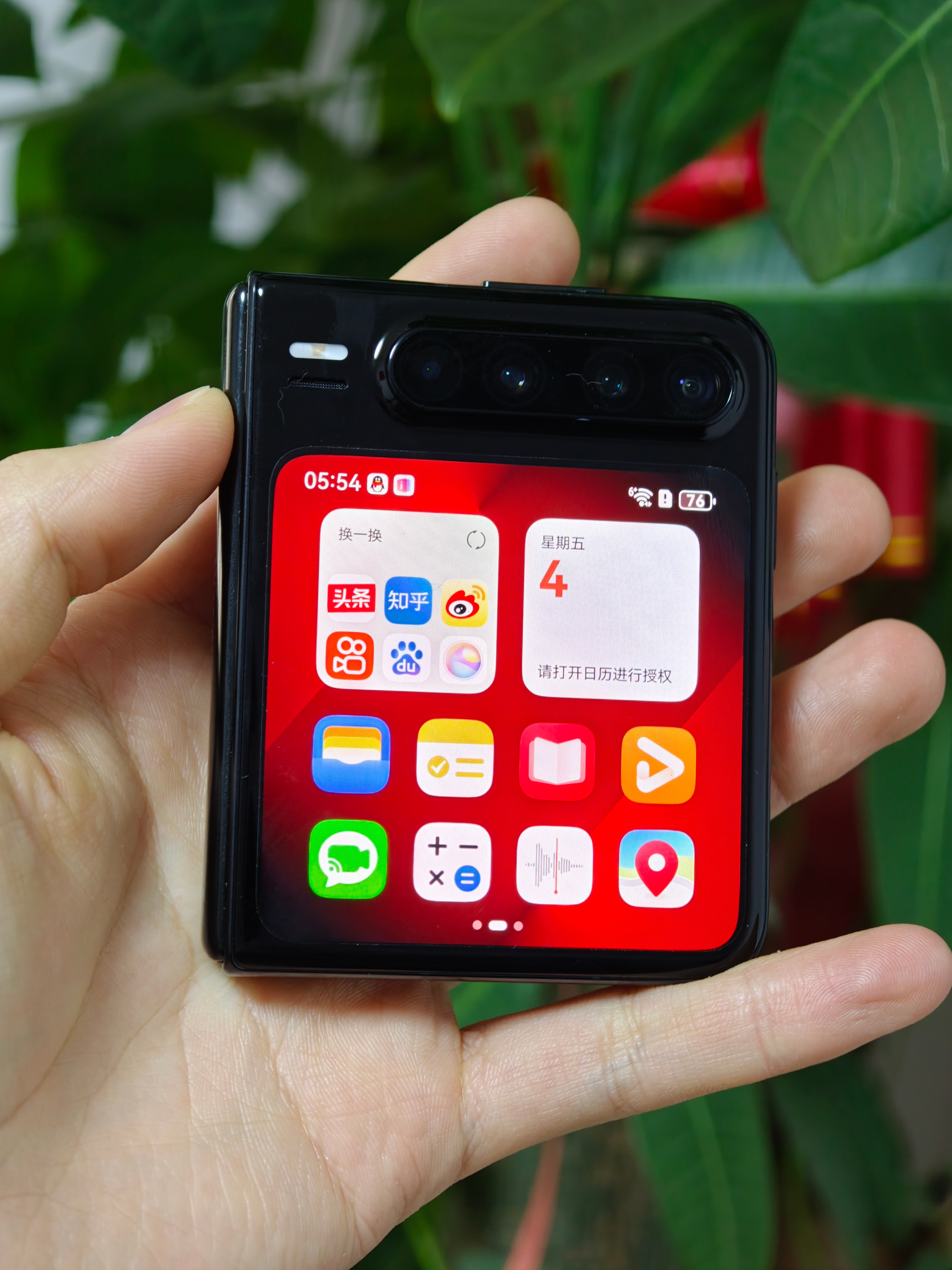 Pura X发布了这么久，目前阔折叠还是只有这一款能选，不过别担心，下代的Pur