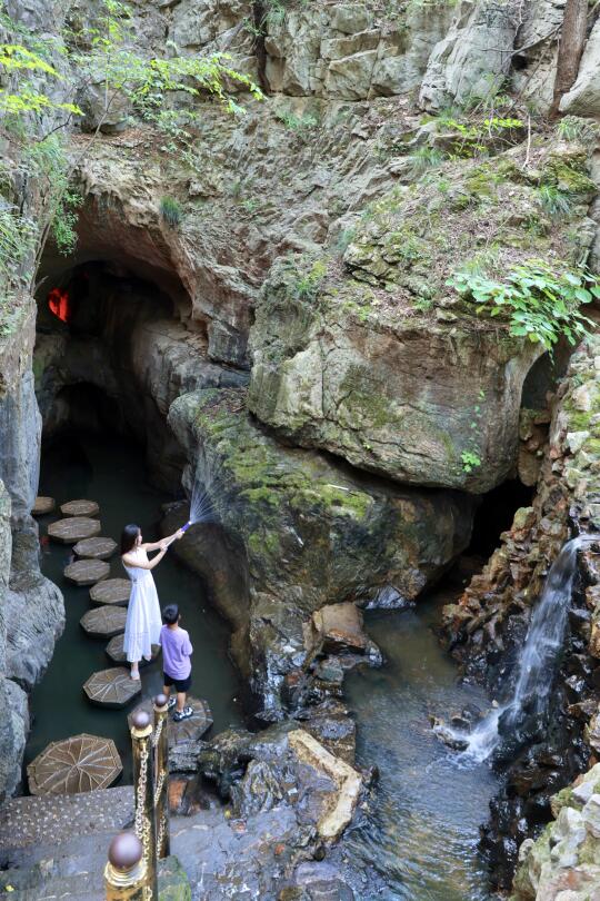 不出武汉❗挖到25℃天然溶洞，避暑遛娃玩水🧊