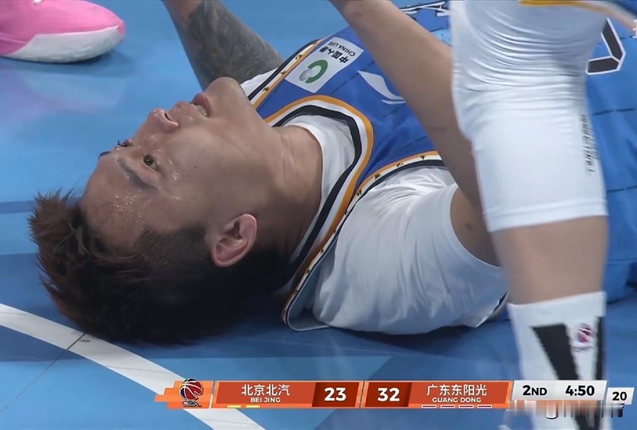 复盘昨天北京男篮主场战胜广东男篮的比赛，绝对胜负的分水岭是上半场第二节中段，北京