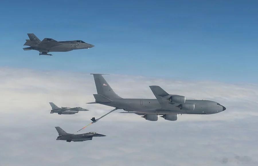 芬兰飞行员首飞F-35，欧洲本土首次起降，北约共享进入新阶段2026年9月21日