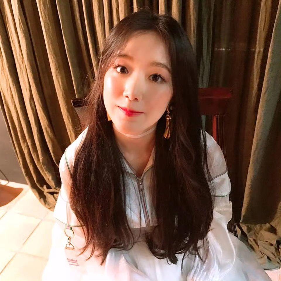 180709 官方ig更新相关舒华3p  今天我們拍了畫報❣️ 我們的...