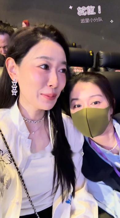 击剑冠军孙一文也来追孙千了一场特别的线下聚会，孙一文约柏雪到场支持孙千。孙千看到
