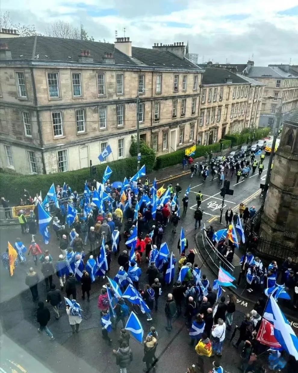 英国国王查尔斯三世加冕当天，苏格兰爆发独立游行集会

英国查尔斯三世的加冕仪式于