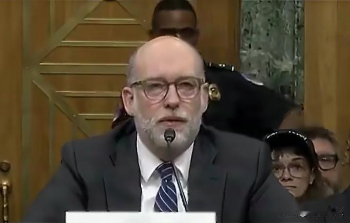参议员默克利;“我能说我们已经在战争上花费至少500亿美元吗？”

白宫预算主管