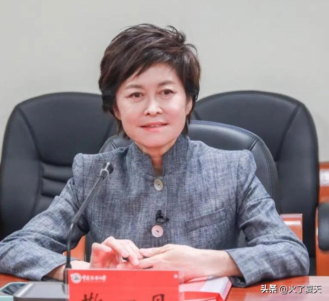 央视著名节目主持人敬一丹去世，享年71岁。[蜡烛][蜡烛][蜡烛]

敬一丹女儿