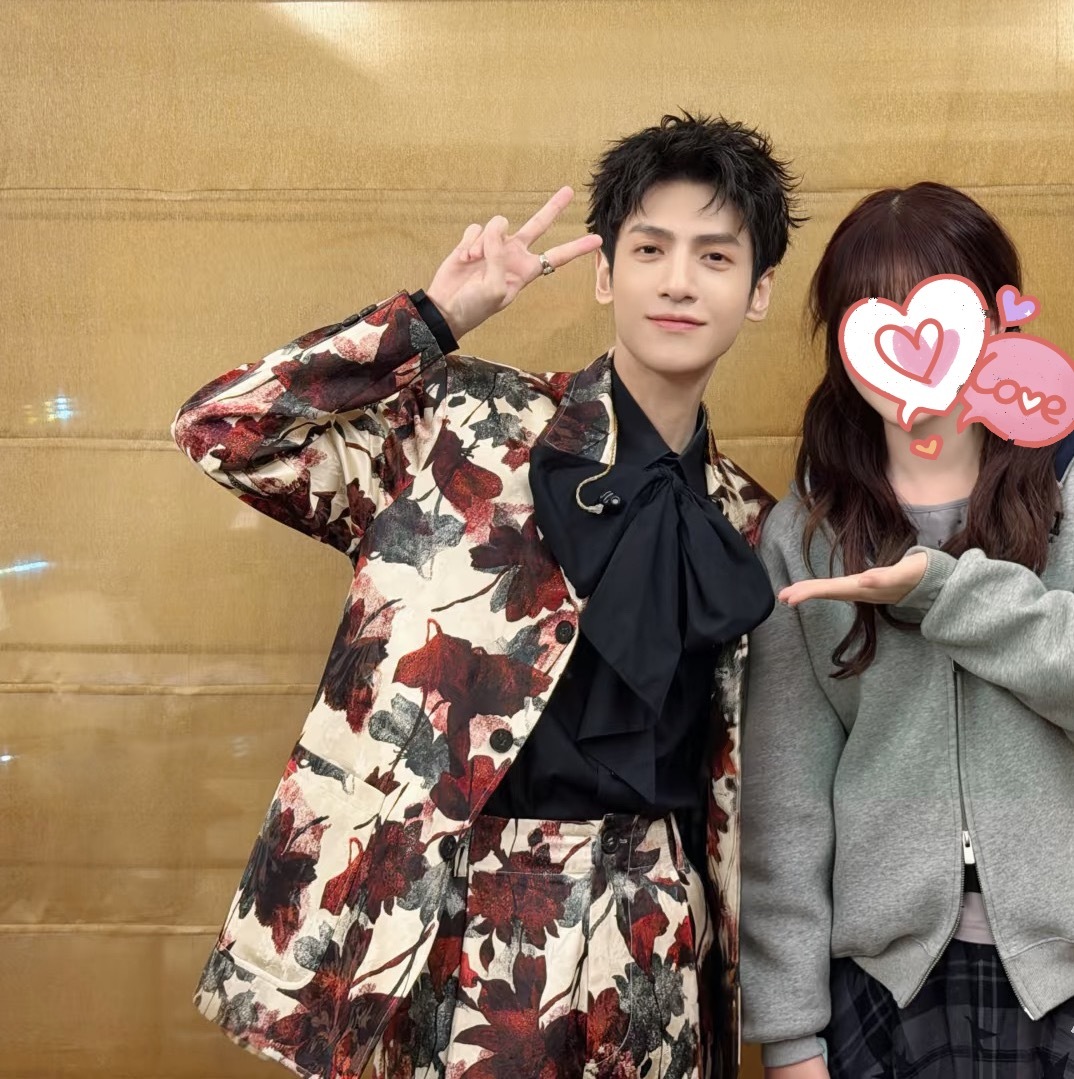 罗云熙最新合照